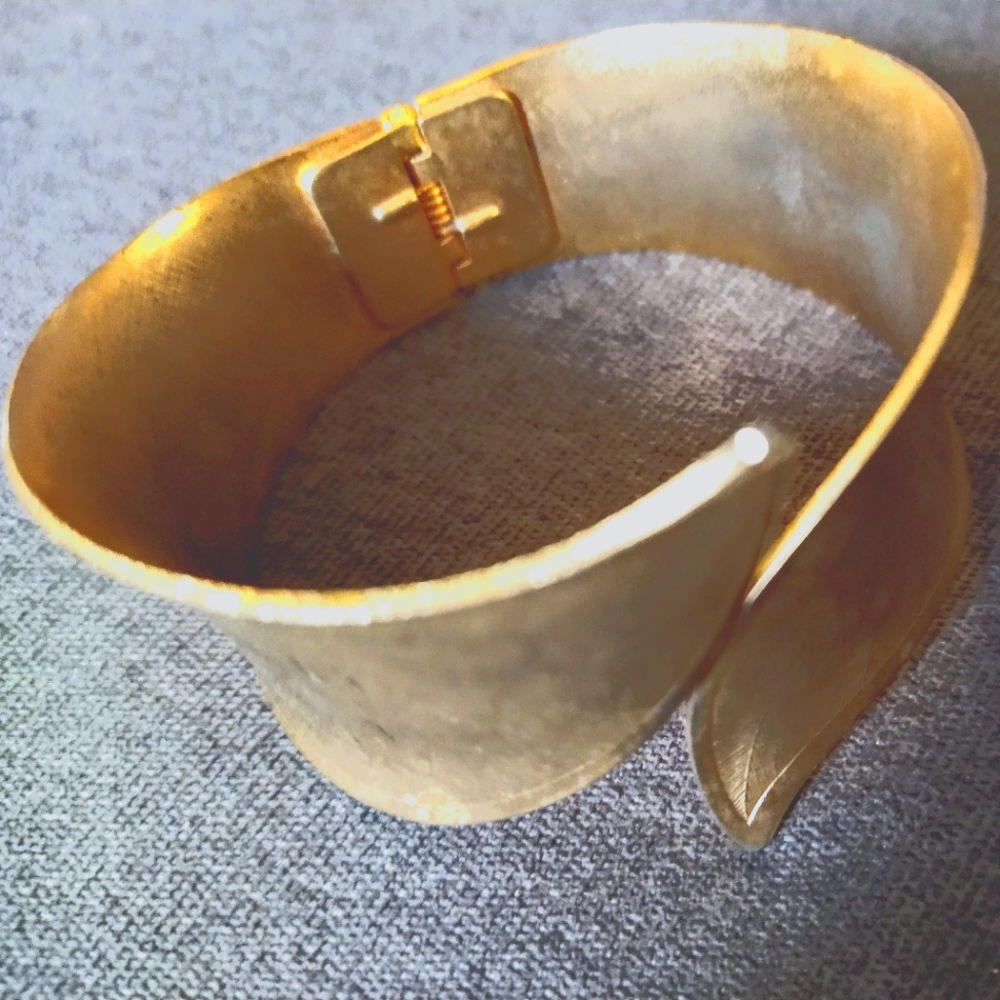Vintage Brass spring closure Cuff Bracelet